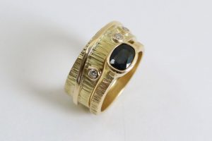 Ring Mixed Gold with Sapphire and Diamonds Ring Mixed Gold with Sapphire and Diamonds