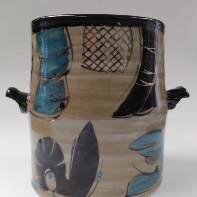 Pot with lug handles